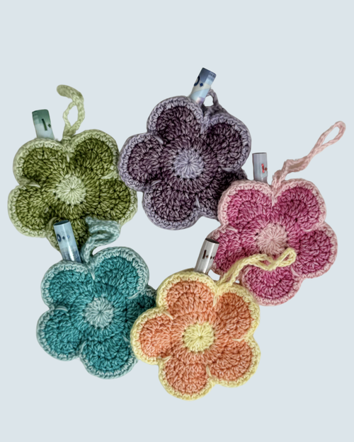 Daisy Crochet Charm – Set of 5 🌼